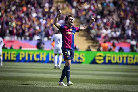 تقارير: إيريك جارسيا يغير حسابات برشلونة